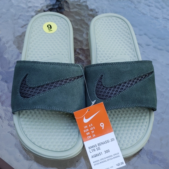 nike suede slides